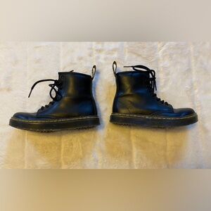 Dr Marten’s youth boots size US 2